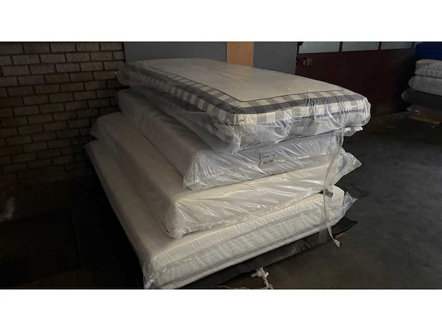 Partij 1 - mtf matras retouren - afbeelding 4 van  15