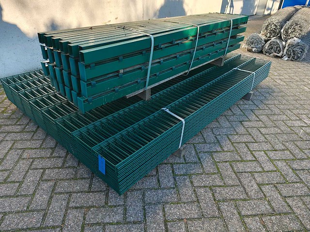 Partij 17x dubbelstaafs hekwerkpanelen 8 / 6 / 8 163 hoog met palen - afbeelding 1 van  9