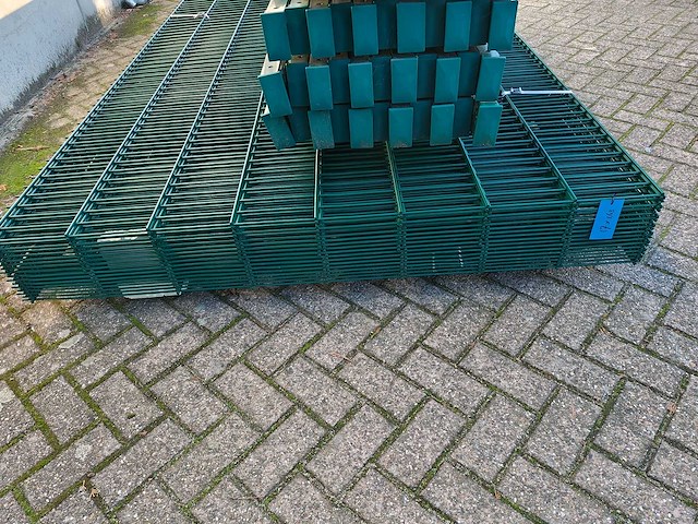 Partij 17x dubbelstaafs hekwerkpanelen 8 / 6 / 8 163 hoog met palen - afbeelding 7 van  9