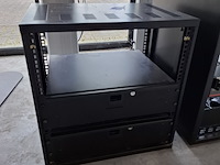 Partij 19 inch racks met proffesionele av apparatuur, blackmagic, extron, sennheiser - afbeelding 5 van  14