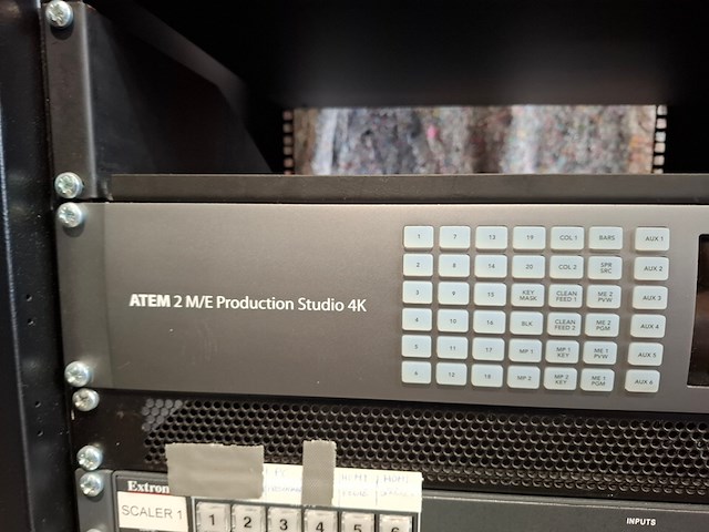 Partij 19 inch racks met proffesionele av apparatuur, blackmagic, extron, sennheiser - afbeelding 8 van  14
