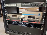 Partij 19 inch racks met proffesionele av apparatuur, blackmagic, extron, sennheiser - afbeelding 10 van  14