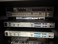 Partij 19 inch racks met proffesionele av apparatuur, blackmagic, extron, sennheiser - afbeelding 13 van  14