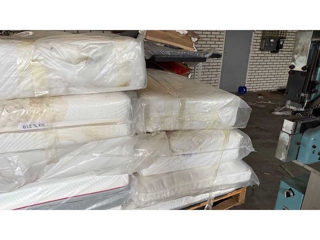 Partij 2- mtf matras, topper en matraskern retouren - afbeelding 11 van  15