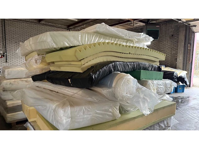 Partij 2- mtf matras, topper en matraskern retouren - afbeelding 15 van  15