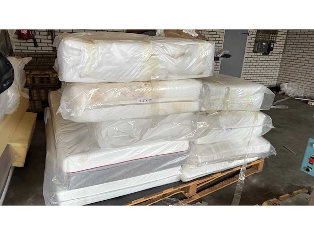 Partij 2- mtf matras, topper en matraskern retouren - afbeelding 1 van  15