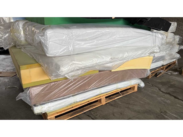 Partij 2- mtf matras, topper en matraskern retouren - afbeelding 2 van  15