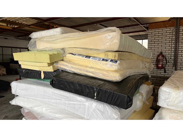 Partij 2- mtf matras, topper en matraskern retouren - afbeelding 4 van  15