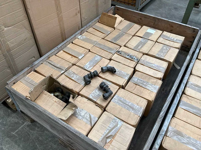 Partij 20 mm haakse knelkoppeling - afbeelding 2 van  5