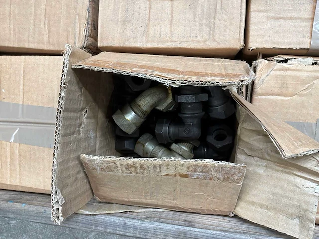 Partij 20 mm haakse knelkoppeling - afbeelding 3 van  5