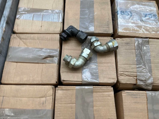 Partij 20 mm haakse knelkoppeling - afbeelding 2 van  4