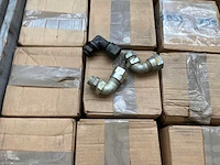Partij 20 mm haakse knelkoppeling - afbeelding 2 van  4