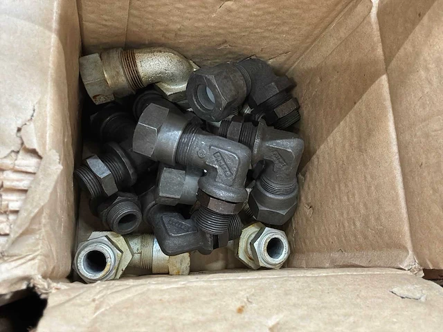 Partij 20 mm haakse knelkoppeling - afbeelding 3 van  4