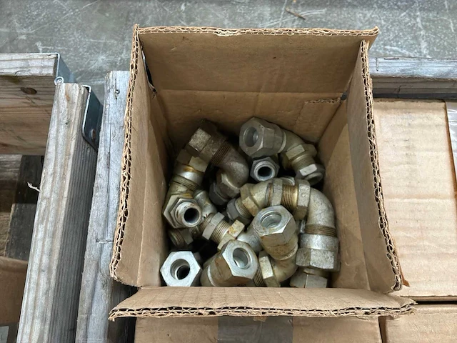 Partij 20 mm haakse knelkoppeling - afbeelding 4 van  4