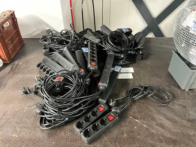 Partij 230volt stekkerblokken - afbeelding 1 van  5