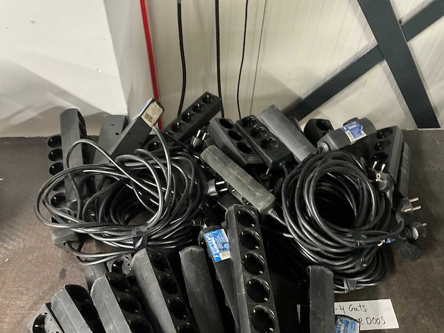 Partij 230volt stekkerblokken - afbeelding 2 van  5