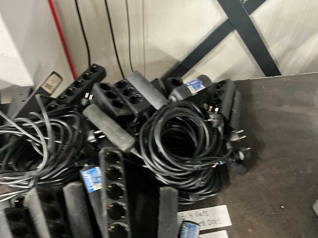 Partij 230volt stekkerblokken - afbeelding 3 van  5