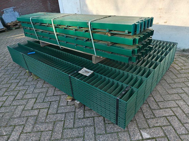 Partij 25x dubbelstaafs hekwerkpanelen 8 / 6 / 8 - 163 hoog met palen - afbeelding 1 van  4