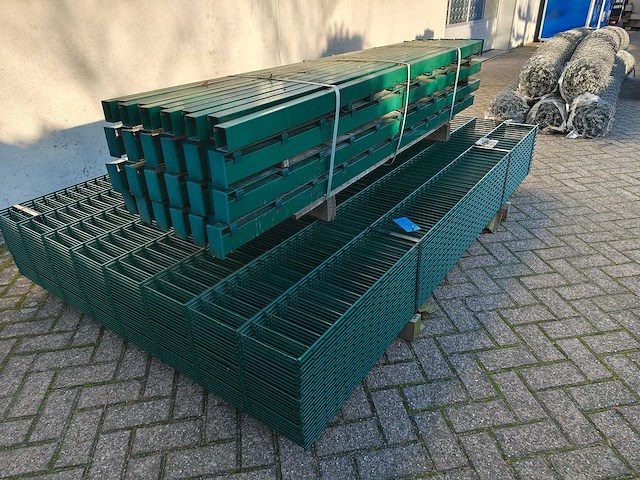 Partij 25x dubbelstaafs hekwerkpanelen 8 / 6 / 8 - 163 hoog met palen - afbeelding 1 van  10