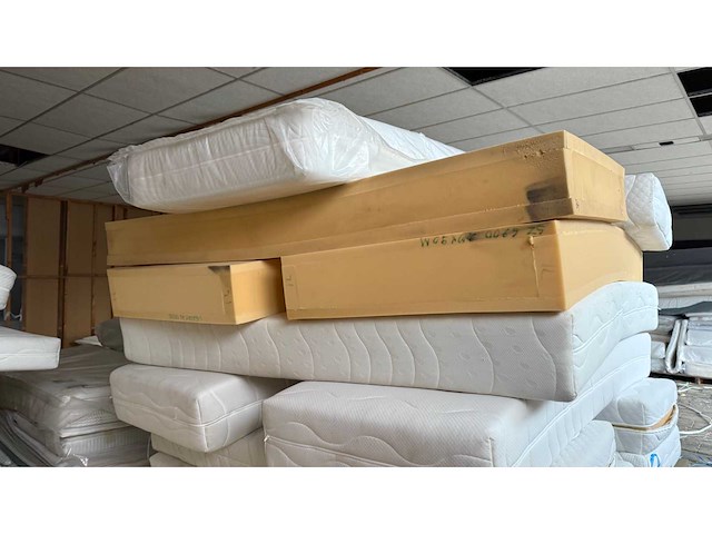 Partij 3 - mtf matras, topper en matraskern retouren - afbeelding 10 van  19