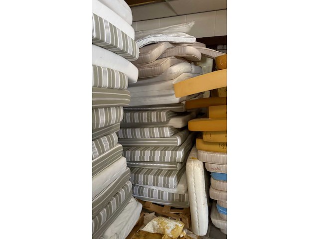 Partij 3 - mtf matras, topper en matraskern retouren - afbeelding 15 van  19