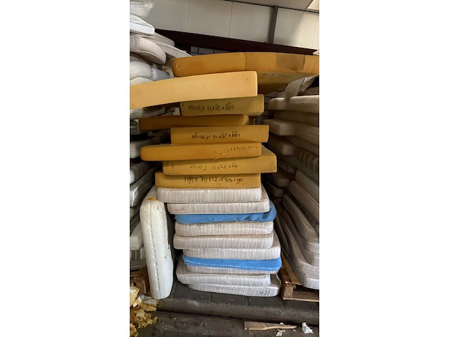 Partij 3 - mtf matras, topper en matraskern retouren - afbeelding 16 van  19