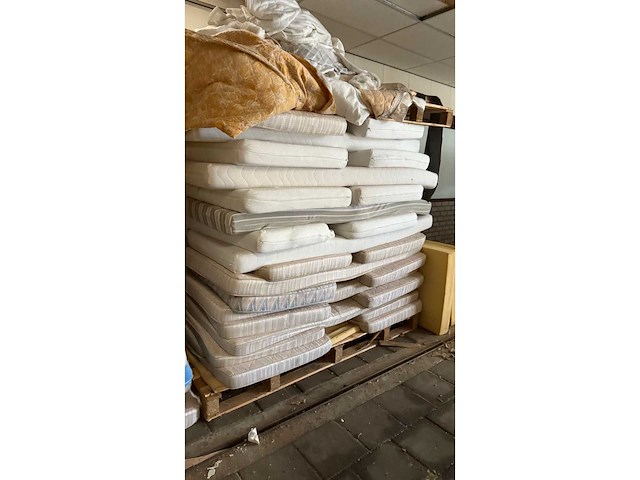 Partij 3 - mtf matras, topper en matraskern retouren - afbeelding 17 van  19