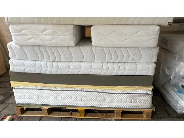 Partij 3 - mtf matras, topper en matraskern retouren - afbeelding 2 van  19