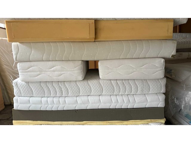 Partij 3 - mtf matras, topper en matraskern retouren - afbeelding 4 van  19