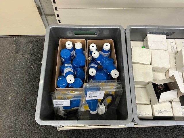 Partij 3-polige stekkers - afbeelding 2 van  9