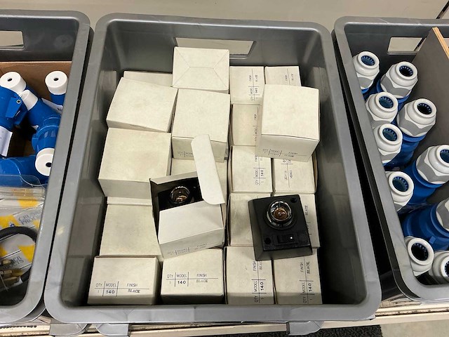 Partij 3-polige stekkers - afbeelding 5 van  9