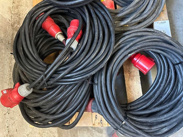 Partij 32a krachtstroom kabels op pallet - afbeelding 2 van  4