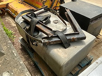 Partij 4 tanks – 3 aluminium watertanks en 1 stalen brandstoftank - afbeelding 10 van  14