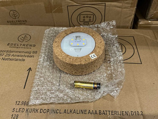 Partij 5 led kurk dop (incl. alkaline aaa batterijen) d10.2cm (2944x) - afbeelding 1 van  3