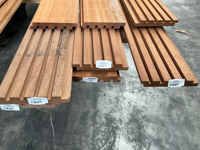 Partij 5-voudig rhombusprofiel western red cedar - 180-300x14,5x2 cm - afbeelding 9 van  22