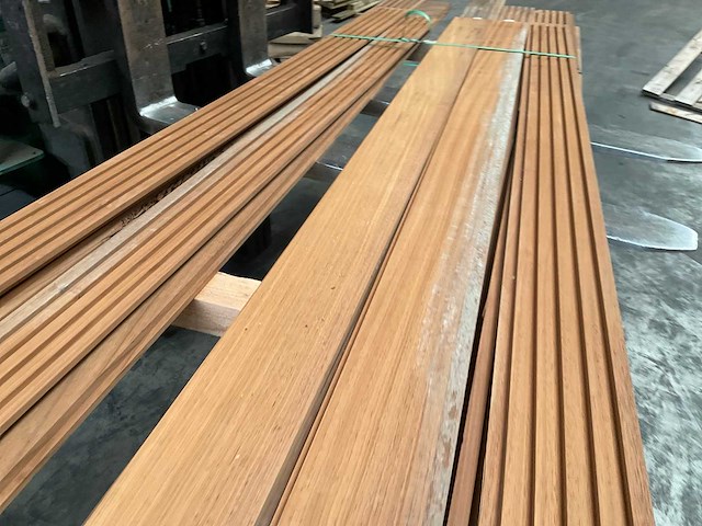 Partij 5-voudig rhombusprofiel western red cedar - 180-300x14,5x2 cm - afbeelding 11 van  22