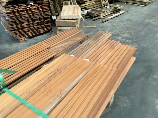 Partij 5-voudig rhombusprofiel western red cedar - 180-300x14,5x2 cm - afbeelding 15 van  22
