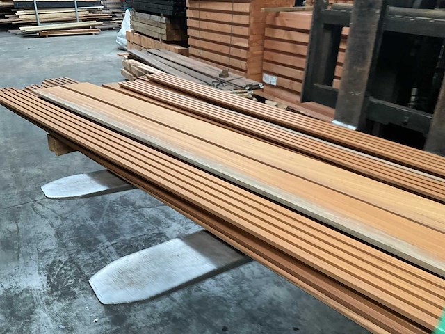 Partij 5-voudig rhombusprofiel western red cedar - 180-300x14,5x2 cm - afbeelding 17 van  22