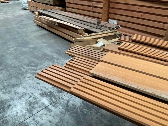 Partij 5-voudig rhombusprofiel western red cedar - 180-300x14,5x2 cm - afbeelding 20 van  22