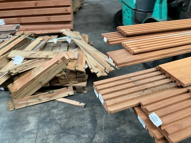 Partij 5-voudig rhombusprofiel western red cedar - 180-300x14,5x2 cm - afbeelding 22 van  22