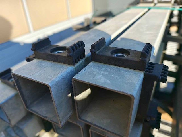 Partij 50x dubbelstaafs hekwerkpanelen gegalvaniseerd 183 hoog 8 / 6 / 8 - met palen 27x - afbeelding 2 van  11