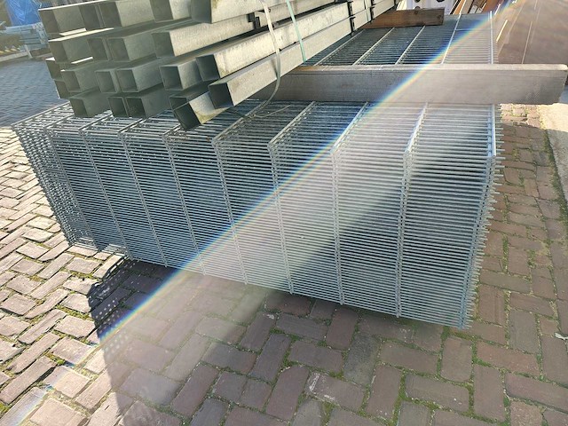Partij 50x dubbelstaafs hekwerkpanelen gegalvaniseerd 183 hoog 8 / 6 / 8 - met palen 27x - afbeelding 6 van  11