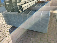 Partij 50x dubbelstaafs hekwerkpanelen gegalvaniseerd 183 hoog 8 / 6 / 8 - met palen 27x - afbeelding 6 van  11