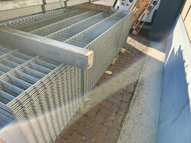 Partij 50x dubbelstaafs hekwerkpanelen gegalvaniseerd 183 hoog 8 / 6 / 8 - met palen 27x - afbeelding 7 van  11