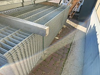 Partij 50x dubbelstaafs hekwerkpanelen gegalvaniseerd 183 hoog 8 / 6 / 8 - met palen 27x - afbeelding 7 van  11