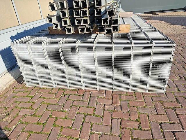 Partij 50x dubbelstaafs hekwerkpanelen gegalvaniseerd 183 hoog 8 / 6 / 8 - met palen 27x - afbeelding 9 van  11