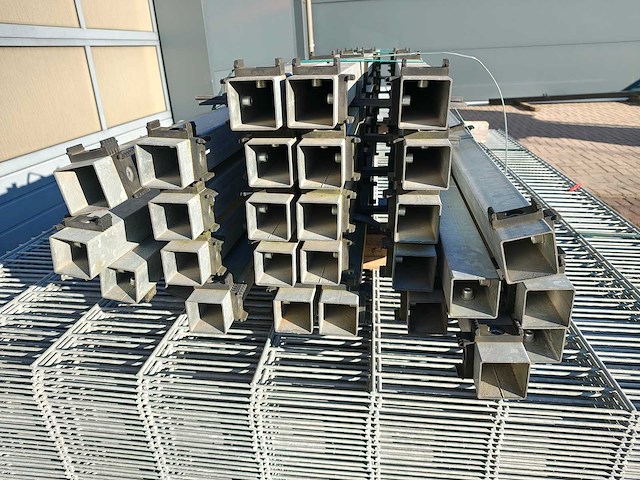 Partij 50x dubbelstaafs hekwerkpanelen gegalvaniseerd 183 hoog 8 / 6 / 8 - met palen 27x - afbeelding 10 van  11