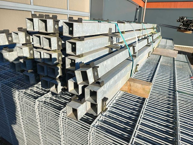 Partij 50x dubbelstaafs hekwerkpanelen gegalvaniseerd 183 hoog 8 / 6 / 8 - met palen 27x - afbeelding 11 van  11