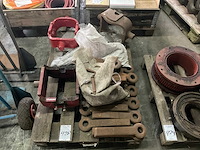 Partij aanbouwdelen en trekogen - afbeelding 1 van  2