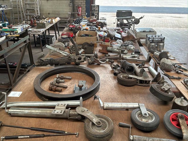 Partij aanhangwagen onderdelen en accessoires - afbeelding 2 van  8